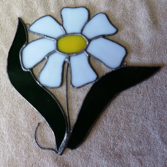 Stained Glass Daisy Suncatcher by The Lighthouse Glass in Three Lakes, Wisconsin - Picture 1 of 2